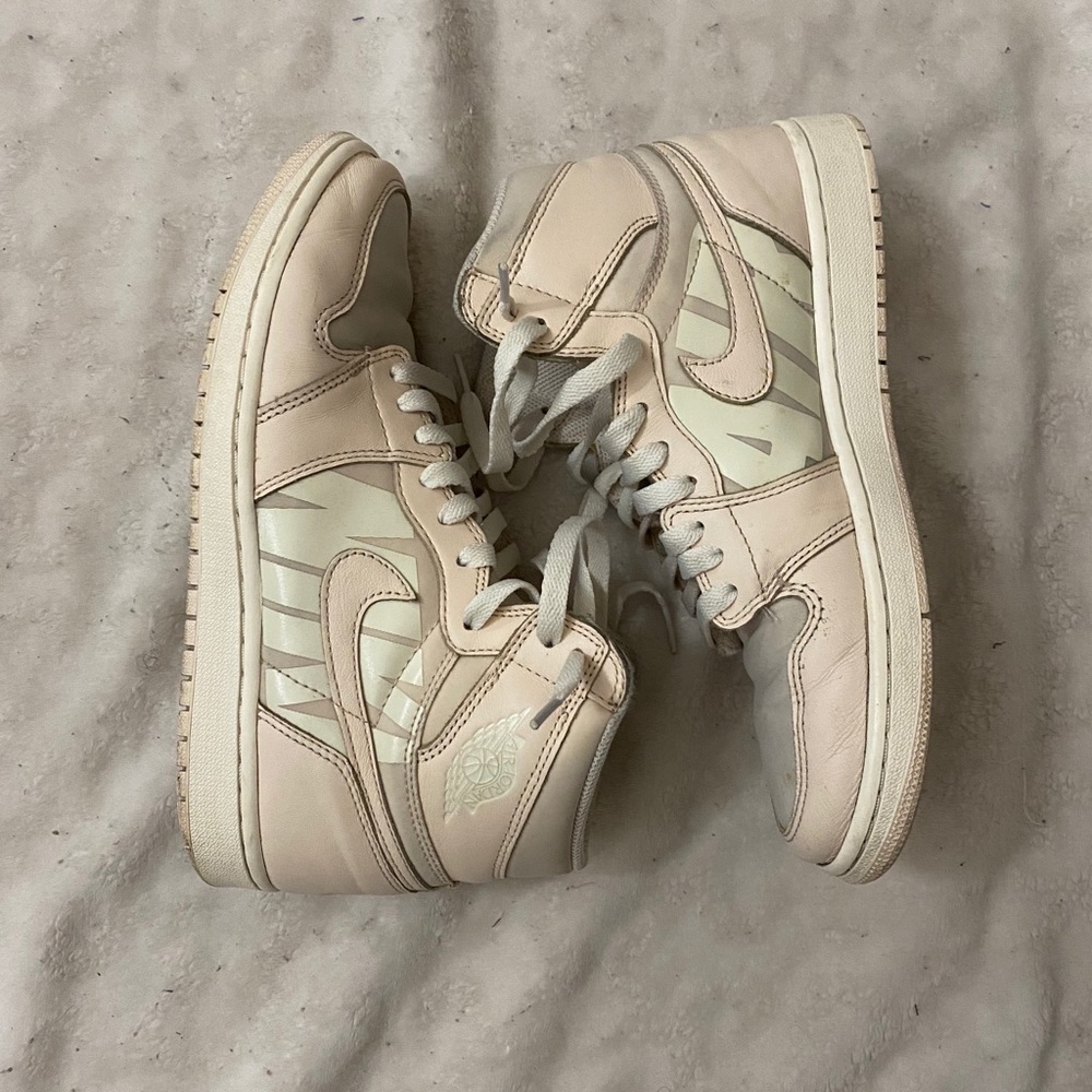 Air Jordan 1 Guava Ice